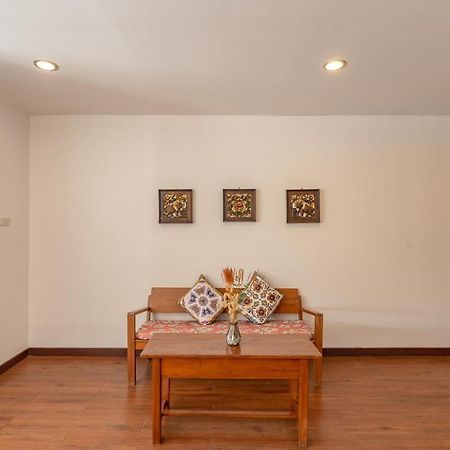 B House Chiang Mai Thailand Bagian luar foto