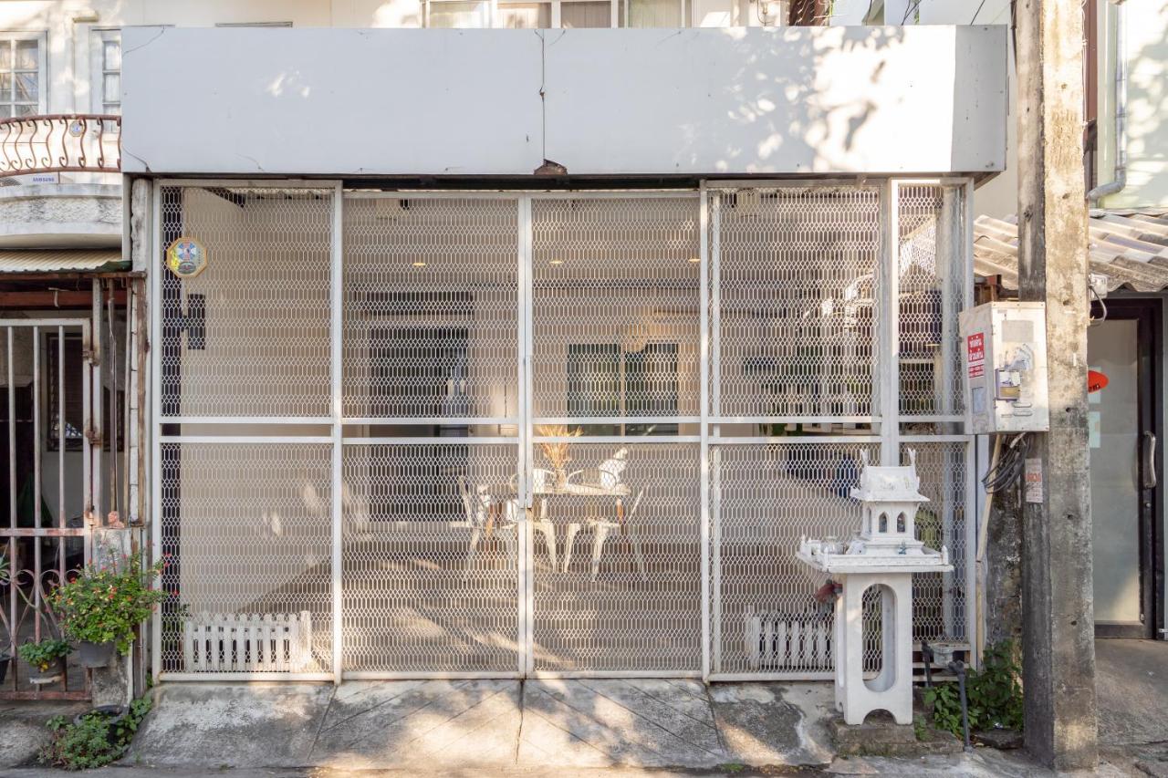 B House Chiang Mai Thailand Bagian luar foto