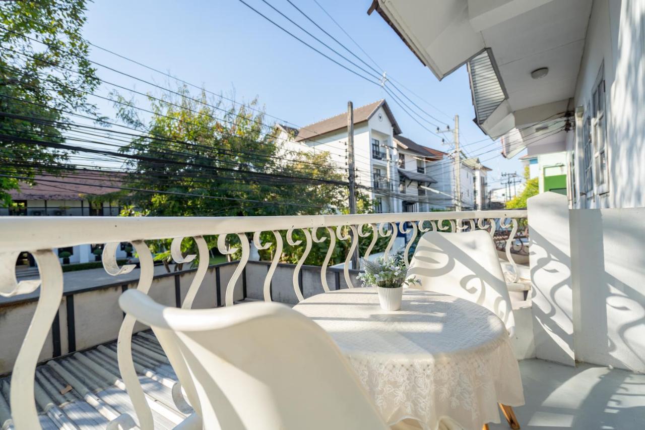 B House Chiang Mai Thailand Bagian luar foto