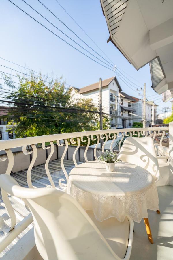 B House Chiang Mai Thailand Bagian luar foto